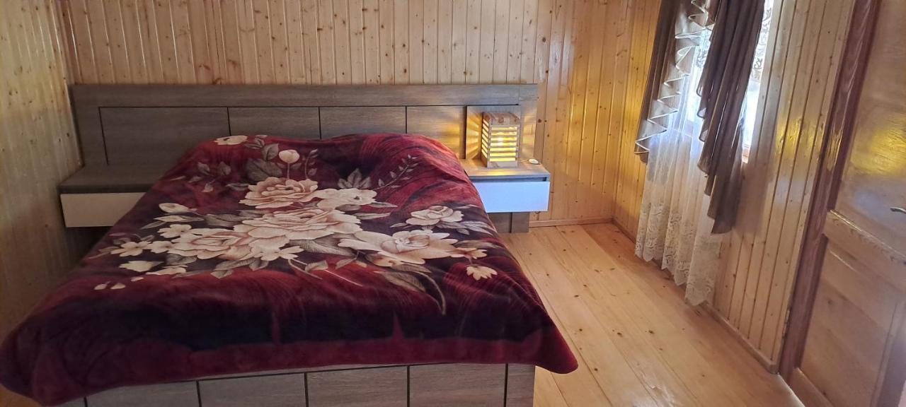 Guest House Lailashi Surmushi Exteriör bild
