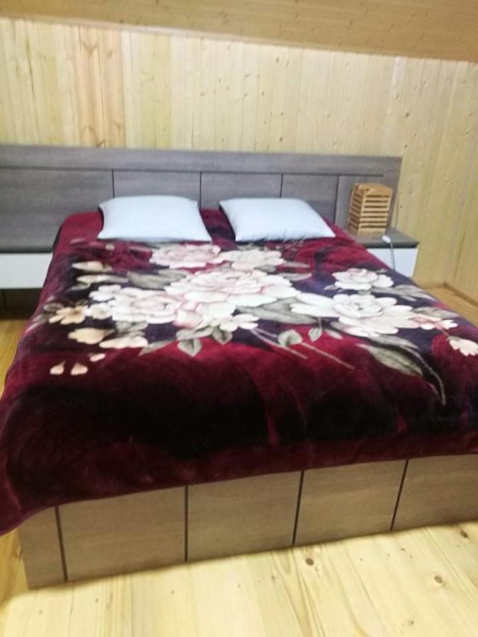 Guest House Lailashi Surmushi Exteriör bild